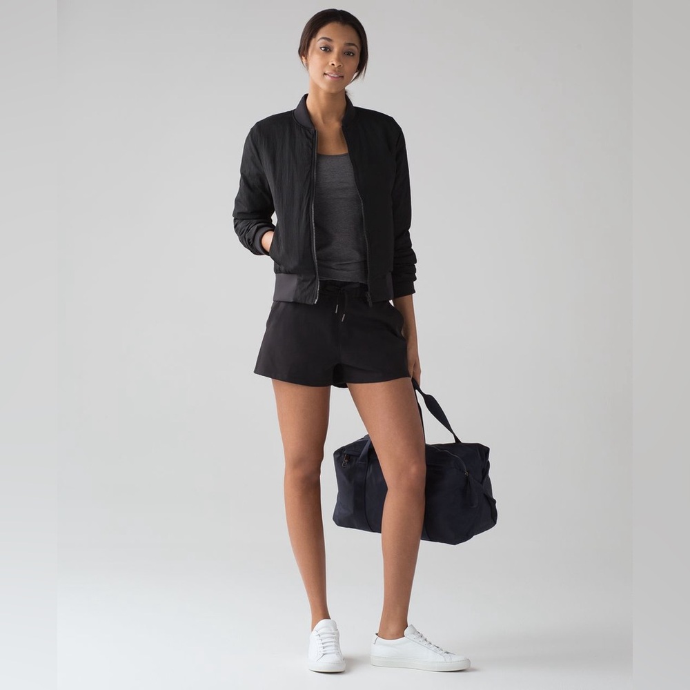 Lululemon On The Fly Workout Short High Rise Pull On 2.5" in Black size 12